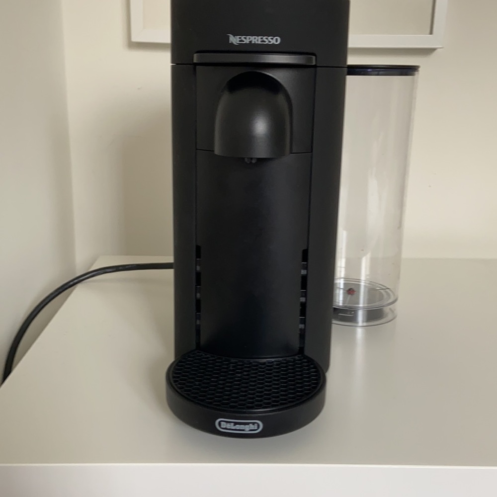 NESPRESSO by DELONGHI Vertuo coffee machine - Picture 3 of 10